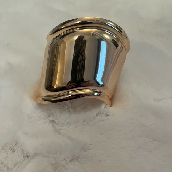 GOLD cuff - Picture 1 of 3